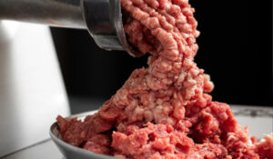 foto de carne picada que acompaña a noticia sobre seguridad alimentaria en el blog de Analytza